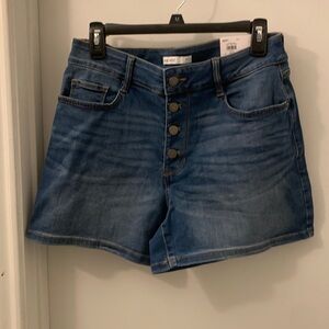 NEW  WOMENS NINE WEST STRAIGHT THROUGH HIP & THIGH HITS MID-THIGH SHORTS SIZE 8